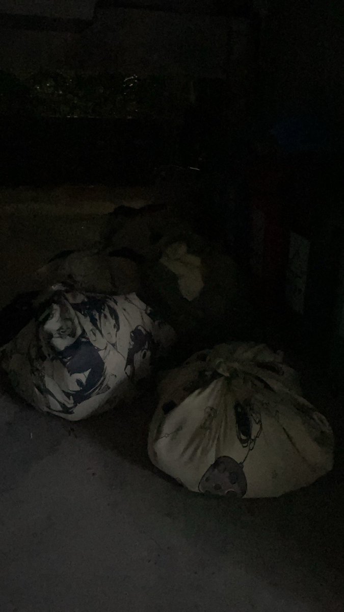 女生宿舍清出来的东西，转发这条推文加关注。抽五位送。这次就发这一条！其他都是纯分享.转发以这条为准。明天晚上八点开。#女生宿舍 #扫楼 #抽奖 #原味 https://t.co/BjmviqlBl4