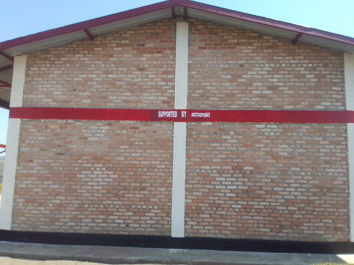 AnnonciataB's tweet photo. @actionaidrwanda completed the #TVTSchool @NyaruguruDistr in #RuheruSector. This school has different infrastructurs like #classroms, #workshoproom, #kichen will help in school feeding, #washingrooms and they plan to build #Icyumba Cy' #Umukobwa. @RwandaLocalGov @Rwanda_Edu https://t.co/kbZHb0vIQM