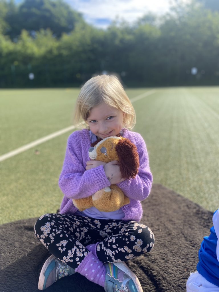 hzschoolnursery's tweet image. Summer arrived just in time for our Teddy Bear’s picnic 🧸🧺🫶🏼 #summerfun #teddybearpicnic #funandgames #getoutdoors #learningoutdoors @hazleheadschool 🥪🍎🍏🧺🧸