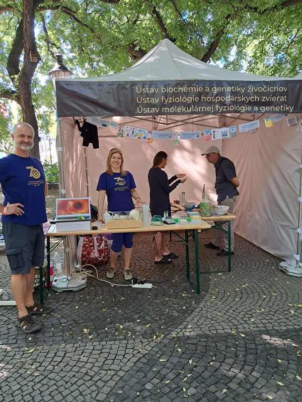 Uplynulý víkend (14.-15. jún 2024) sa na Hviezdoslavovom námestí v <a href="/VisitBratislava/">Visit Bratislava</a> konalo popularizačné podujatie „My sme <a href="/AkademiaVied/">SAV</a>". Počas dvoch dní ste mohli spoznať prácu mnohých vedeckých tímov a my sme tam nemohli chýbať.
Čítajte viac ⬇️
cbv.sav.sk/uplynuly-viken…
#Veda