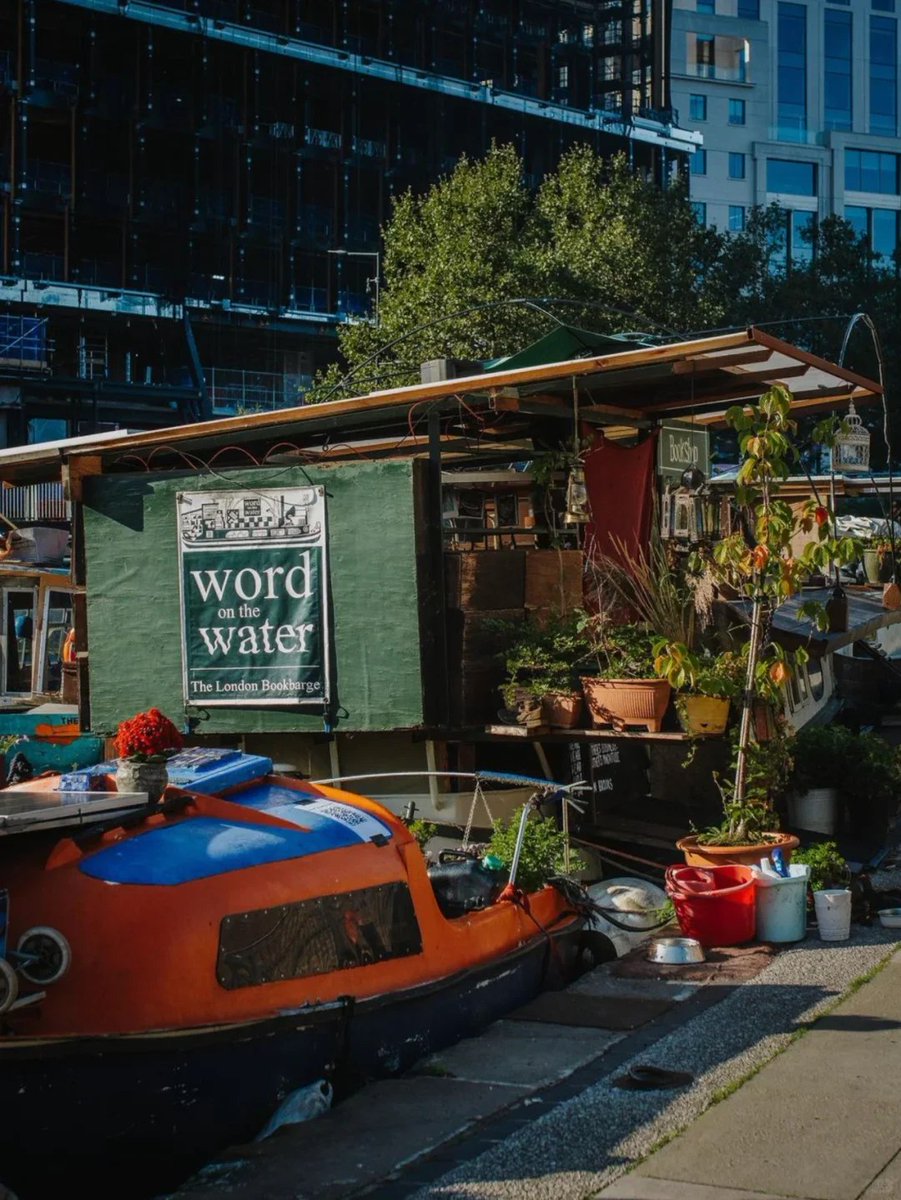 HepiDemiaS's tweet photo. London Treasure Bookstore｜Bookstore on the Canal
🌤The weather in London has been so good recently, with blue sky and in such good weather, I discovered a treasure-like secret place - the floating bookstore on the Regent's Canal! 🚣‍♀️📚 https://t.co/ALrIktZiaz