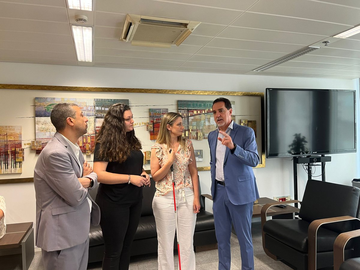 ONCECatalunya's tweet photo. 🧏‍♀️👩‍🦯 Les persones amb sordceguesa de Catalunya reclamen la seva plena inclusió en la societat en cinc milions de cupons que l'@ONCE_oficial dedica al #DiaInternacionaldelesPersonesambSordceguesa (27 de juny) 🦻🦯 https://t.co/r0DZAxSuzQ