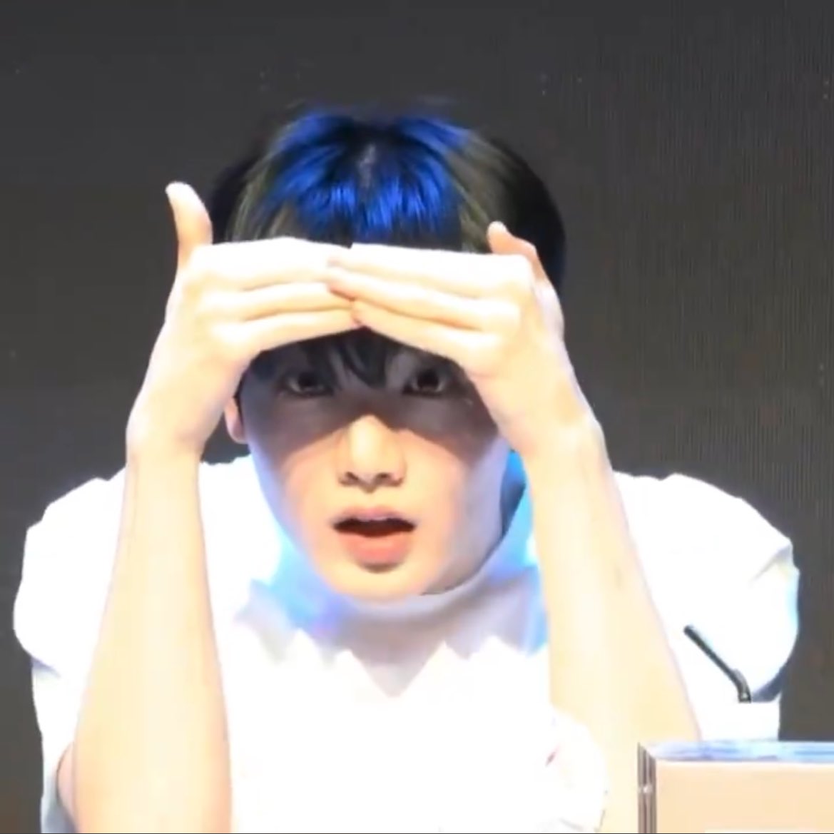 팬을 보기 위해     조명따윈버리고  
귀여운얼굴을하는아이가있다고한다.. 
나는 이 이야기를 참 좋아한다...