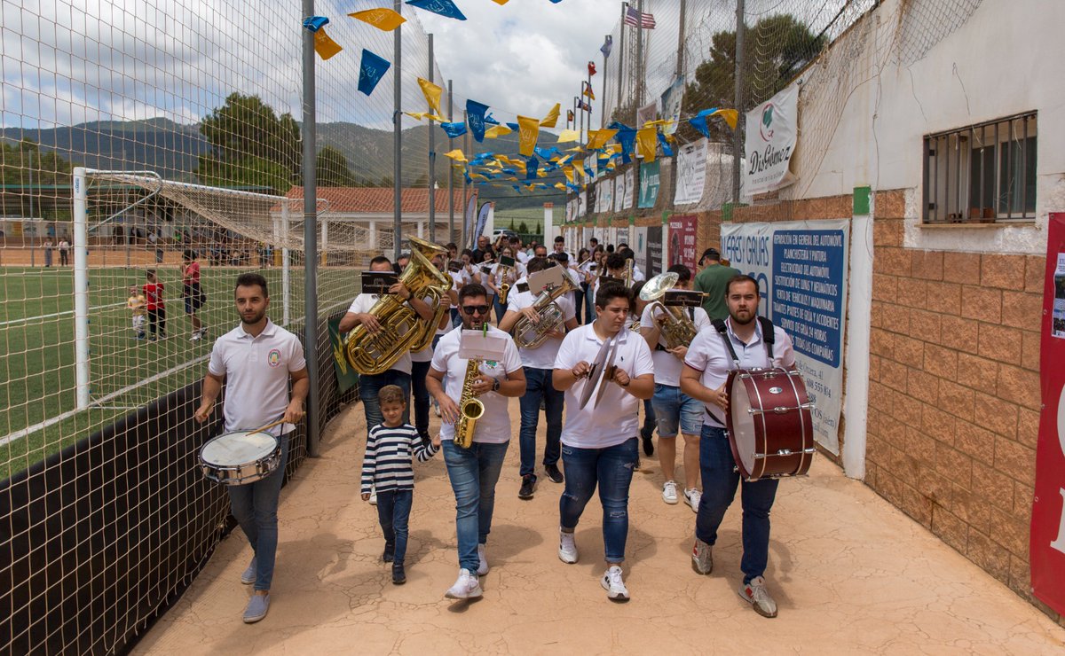 👉🪂 Recopilación de imágenes del domingo 9 de junio.

#Fiaelyelmo #Parapente #Paramotor #sierradesegura #AndalucíaElLugarDelDeporte #Festival #Vuelo #Aventura #Naturaleza

flickr.com/photos/5113123…