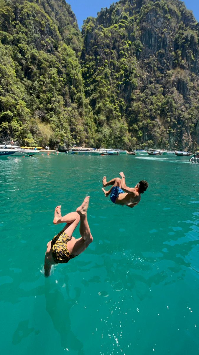 I recieved my latest best advice from our first client,
a dear friend after all these months.

He said:
”Do everything in moderation, including moderation.”

Just love the elegance of it.