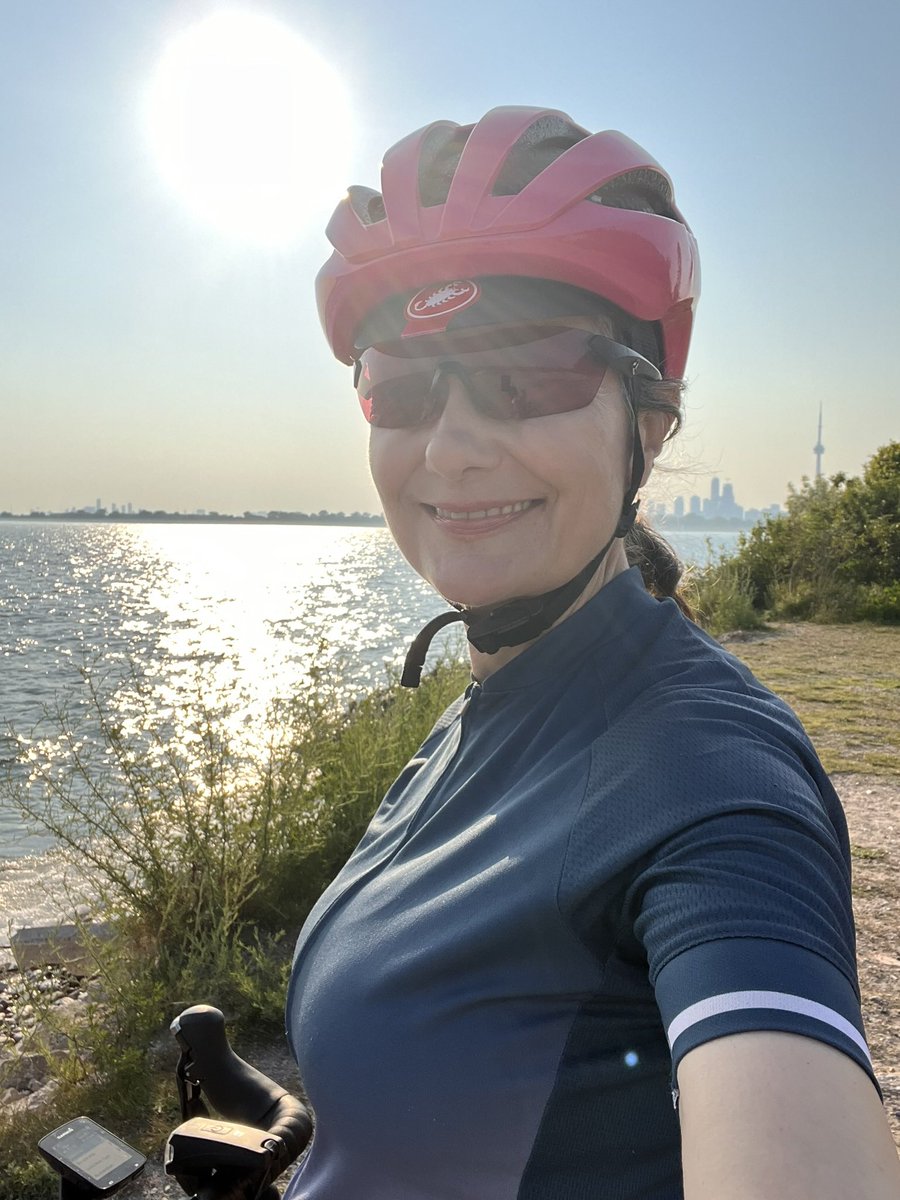 drCADuff's tweet image. Cycling around Tommy Thompson Park to beat the heat! Slowly getting back to cycling outdoors after a driver hit me in a cycle lane 8 months ago. A mild concussion and some bruises, but it’s the anxiety that lingers. So thankful for this view!