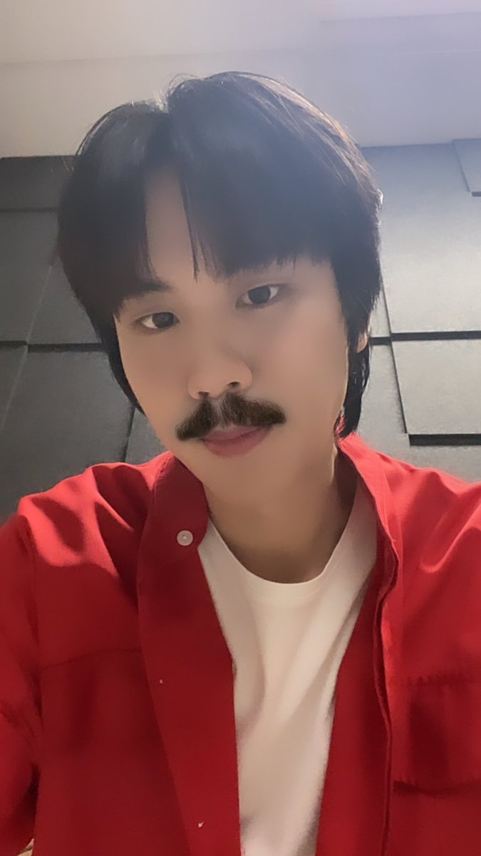 ช่วงเวลารถติดแบบนี้ แวะมาดูและช้อปปิ้งกันครับ เจอกันนะทุกคน  #LOrealRevitaliftxPrem