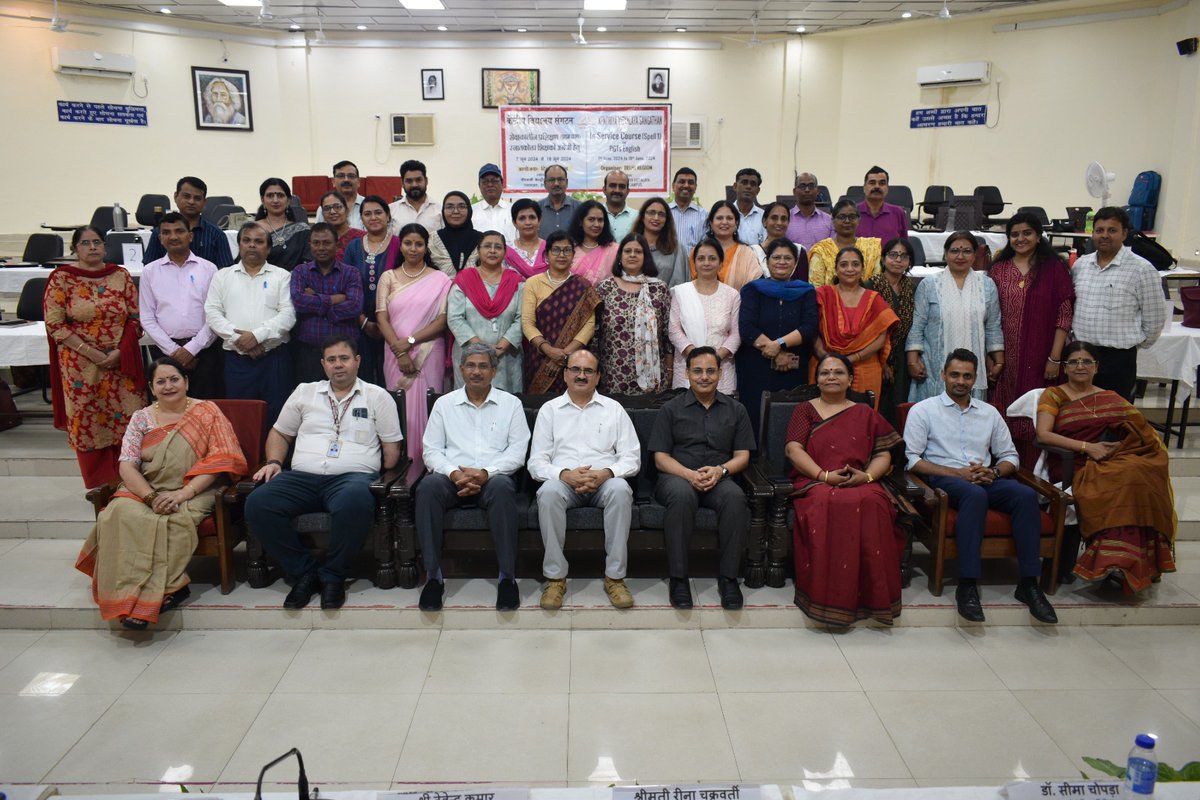 kvs_ro's tweet photo. DC KVS Delhi Region @sardar_chauhan addressed the closing session of First Spell of In-Service Course of PGT English of 14 Regions &amp; KV Tehran in KV JNU New Delhi. He stressed upon the effective implementation of NEP-2020 &amp; PMSHRI scheme in Kendriya Vidyalayas across the country. https://t.co/PTSXBv7eVg