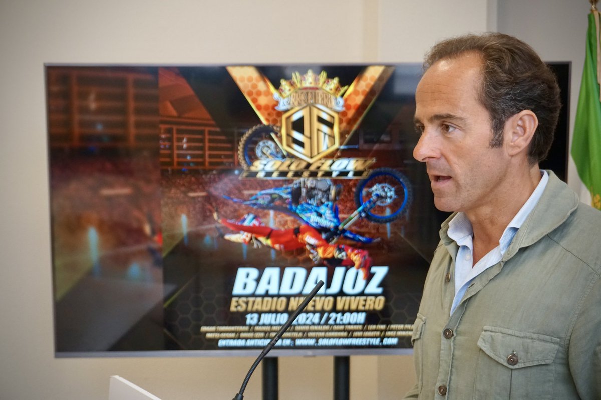 aytodebadajoz's tweet image. 🔥 El 13 de julio el estadio #NuevoVivero de #Badajoz acogerá el espectáculo #SoloFlow #Freestyle

➡️ Contará con un cartel de 12 pilotos nacionales e internacionales.

📹 Esta mañana el concejal Juan Parejo ha presentado el evento en rueda de prensa.

youtube.com/live/fXi5mPDlC…