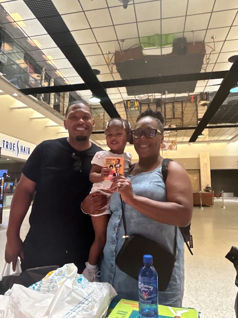 Avant_GardeBks's tweet photo. We know some of the BEST parents in the 🌍! ❤️❤️❤️#readtochildren 📚#literacymatters #junebookfair2024 https://t.co/vuYNxwXB9O https://t.co/oTsnAZEHeM