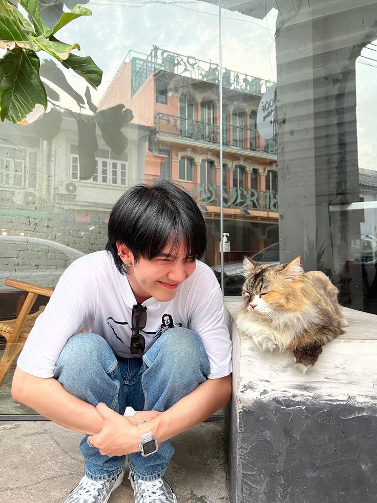 BYL! coba doang kasih tau sender foto pertama biu di galeri kalian

sender first: