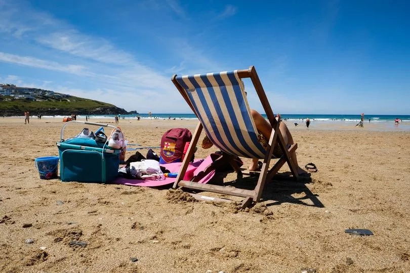 ChronicleLive's tweet image. The Department for Work and Pensions has explained what you need to do if you claim Pension Credit and you're planning to travel outside the UK 👇
chroniclelive.co.uk/news/cost-of-l…
#dwp #benefits #travelrules