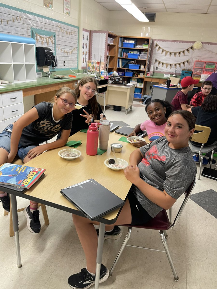 End of year ice cream social 🍦🍫🍭