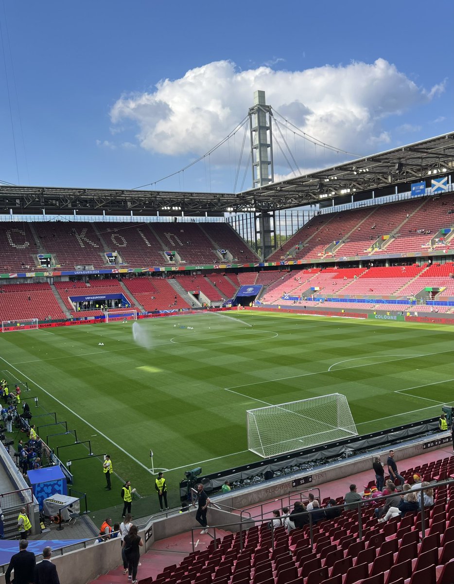 Écosse-Suisse 21h à Cologne 
Direct sur 👉🏻RTS2 + 👉🏻site et app rtssport + 👉🏻RTS La Première
Merci de votre fidélité !
#servicepublic #SSR #EURO2024