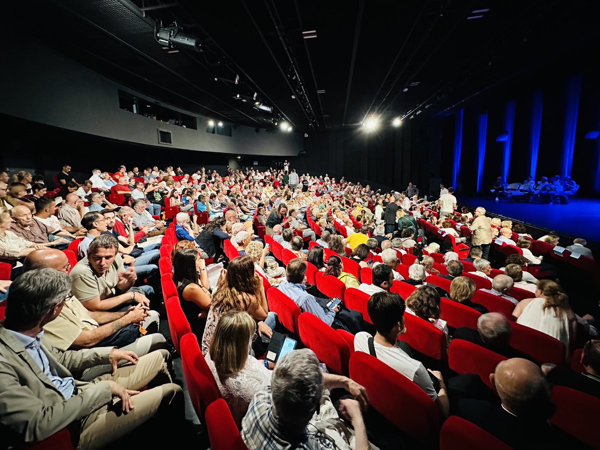 Communauté d'Agglomération du Pays de Grasse (@comagglo) on Twitter photo 🔴Réunion publique 
En direct du Théâtre de Grasse
#Martelly <a href="/JeromeViaud/">Jérôme Viaud</a> 🔴Réunion publique 
En direct du Théâtre de Grasse
#Martelly <a href="/JeromeViaud/">Jérôme Viaud</a>