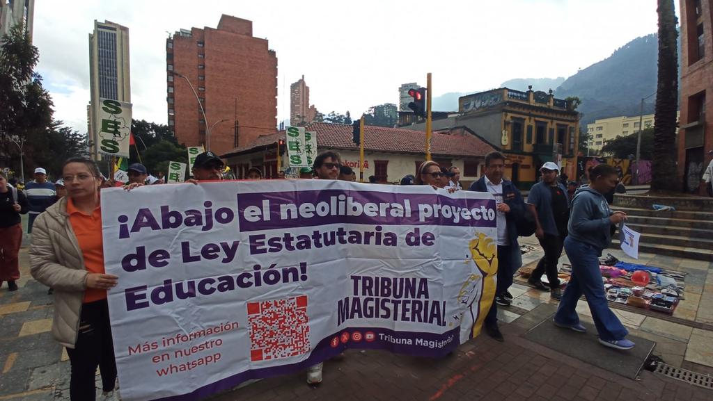 💸 La reforma a la educación introduce el concepto de educación mixta, transfiriendo fondos públicos a colegios privados y promoviendo la privatización. <a href="/fecode/">fecode</a> siempre ha estado en pie de lucha en la defensa de la educación y ahora,