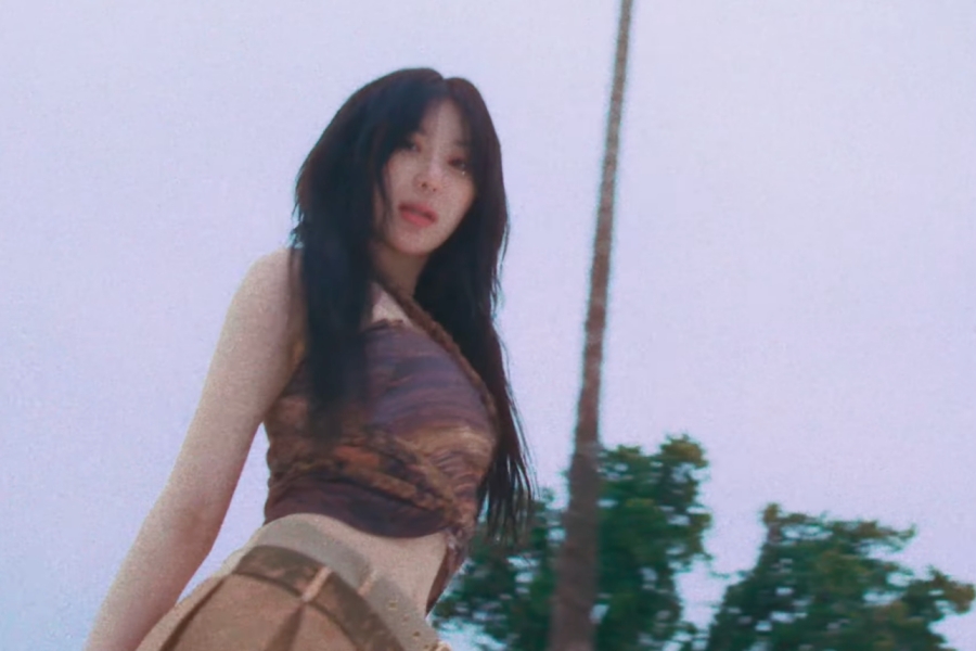 soompi's tweet photo. WATCH: #LeeChaeYeon Drops "SHOWDOWN : INTRO" Teaser For July Comeback
https://t.co/V78selz11c https://t.co/YuJx6PJc3o