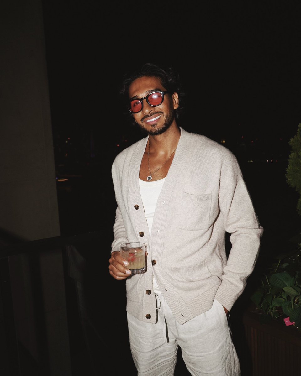 munveerj's tweet photo. couple pics at 180 #loveIsland https://t.co/YTlToB490A