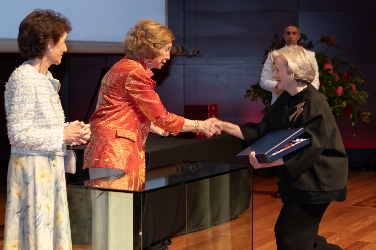 Colección Cisneros tweet media