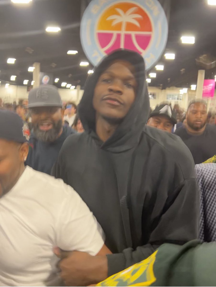 ae5enterprises's tweet image. Surreal! Appreciate the love at Ballin On The Beach! Shut the whole gym down!

#BelieveThat #DFTW