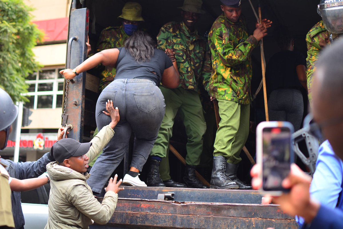 KenyanSays's tweet photo. Don't allow any police officer not in uniform to arrest you or command you. Anyone who arrests you shouldn't have a cap we need to see people arresting us.We are Gen Z and Millenials not terrorists. Tupatane Thursday #RejectFinanceBill2024 #OccupyParliamemt2024 https://t.co/oBpPdqk5uX