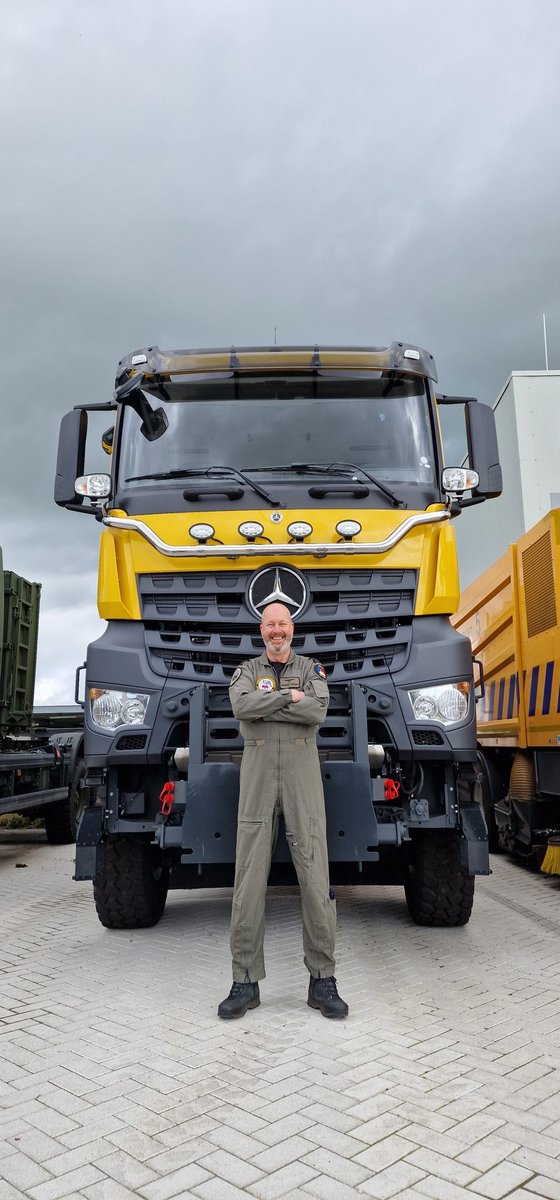 RobAdang's tweet image. Vandaag een mooi bezoek aan @VlbLeeuwarden van #ACC. Veel enthousiasme, openheid en professionaliteit. En state-of-the-art materieel waarmee ze 24/7 klaar staan om onze vrijheid en veiligheid te beschermen, ongeacht de dreiging. Top team!  
@Kon_Luchtmacht @Defensie