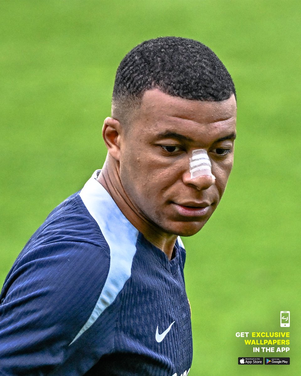 433's tweet photo. Kylian Mbappé is back on the pitch for the first time since breaking his nose 👃🇫🇷 https://t.co/sOF75GNIXe