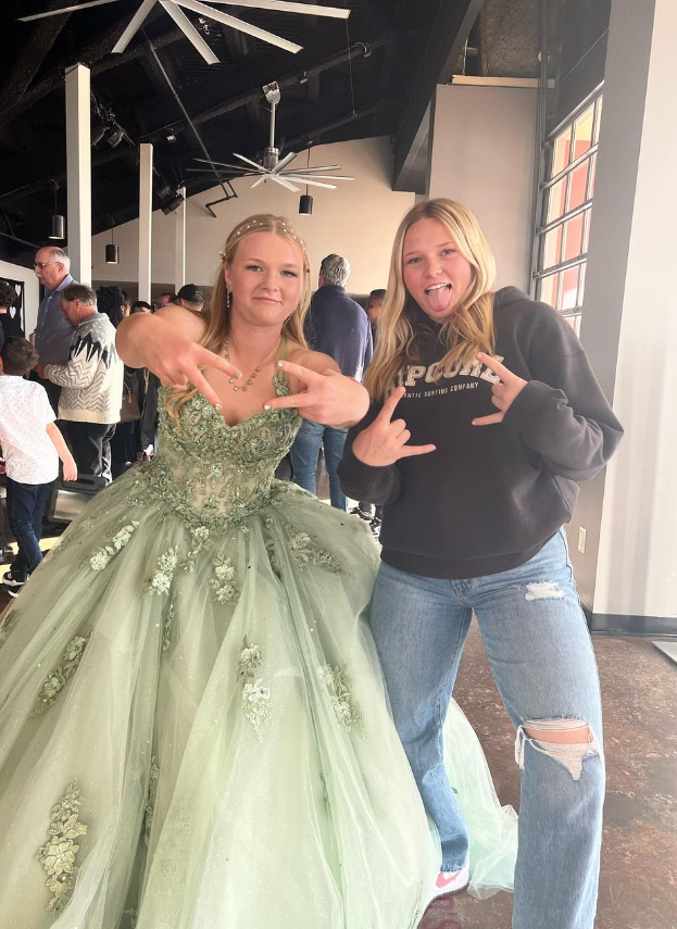 peyton_mayyy's tweet photo. It's #PlayCatchWeek so I'm calling out my favorite catching partner @CamrynMay2028 🥎👯♀️ Love you (most of the time) sis https://t.co/IejgEUXi5o