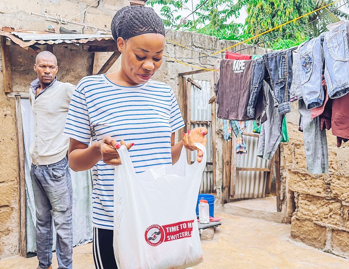 Fleischverteilung - Heute ist der letzte Tag des islamischen Opferfests Eid Al-Adha. Hier sind einige Eindrücke von der Fleischverteilung in Benin 🇧🇯und Tansania 🇹🇿 

Auf timetohelp.ch finden Sie alle Informationen zum Spenden.