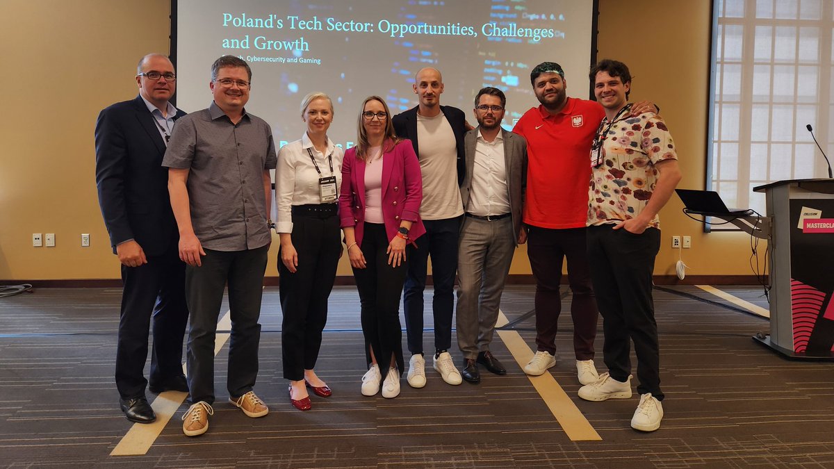 Poland in Toronto tweet media