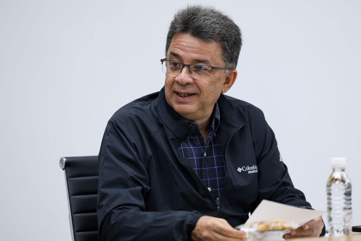 #19Jun | En atención a las orientaciones del presidente Nicolás Maduro, la ministra Gabriela Jiménez Ramírez y el gobernador de Amazonas, Miguel Rodríguez, evaluaron creación del Centro de Investigaciones Científicas para la Medicina Tradicional y Ancestral en la entidad.

(1/2)