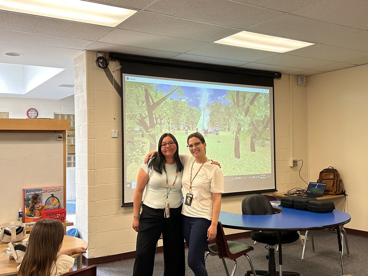 PamleePlee's tweet photo. @GuthriePublic Exploring the VR Ojibwe Worlds with Ms. Smith &amp; Ms. Sandy. Miigwech. Mino Giizhigad! (Thank you. It is a good day)! @SCDSBequity @SCDSB_Schools https://t.co/UdO7FCpnaF