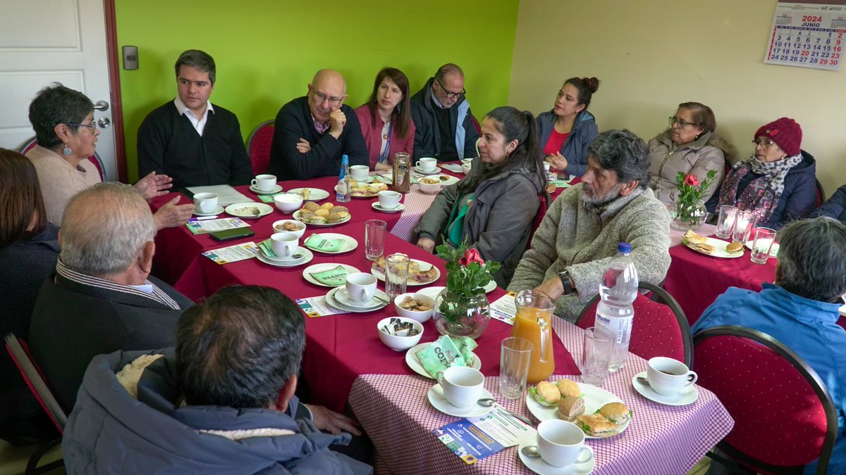 ¡Seguimos aclarando dudas sobre el #SubsidioEléctrico! 💡

En San Juan de la Costa, el subsecretario <a href="/feliperamos1980/">Luis Felipe Ramos</a>, junto a la seremi <a href="/LiliPaz/">Liliana Alarcón Velásquez</a>, estuvieron en la Casa del Adulto Mayor respondiendo dudas sobre los grupos prioritarios y los requisitos de postulación al subsidio.