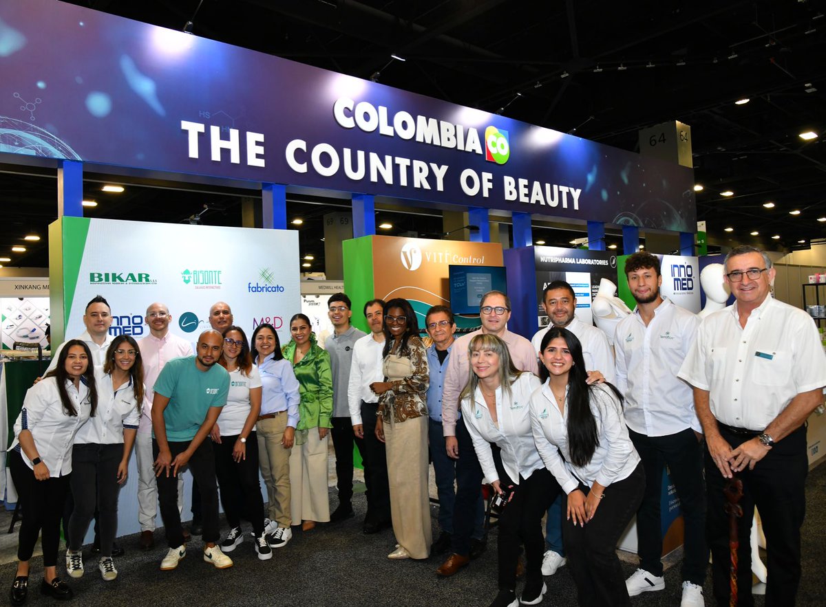 PROCOLOMBIACO's tweet image. ⚕️First day in @FIMEShow at the @TheMiamiBeachCC, where 8 #ColombianOrigin companies are showcasing #TheCountryOfBeauty’s 🇨🇴 excellence in medical devices and healthcare solutions to over 15,000 healthcare visitors. #FIME2024 #ColombianInnovation #GlobalHealth