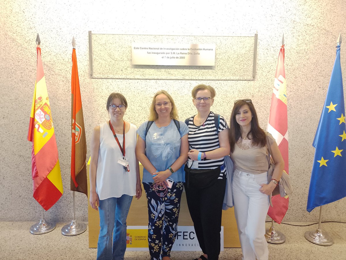 CENIEH_Labs's tweet photo. #ICTSNews Hoy han venido de visita a los laboratorios del @CENIEH compañeros de la biblioteca de la @UBUinvestiga y personal del programa #EUErasmus procedentes de Varsovia. Ha sido un placer recibiros 😊. https://t.co/PcgjJs88JE