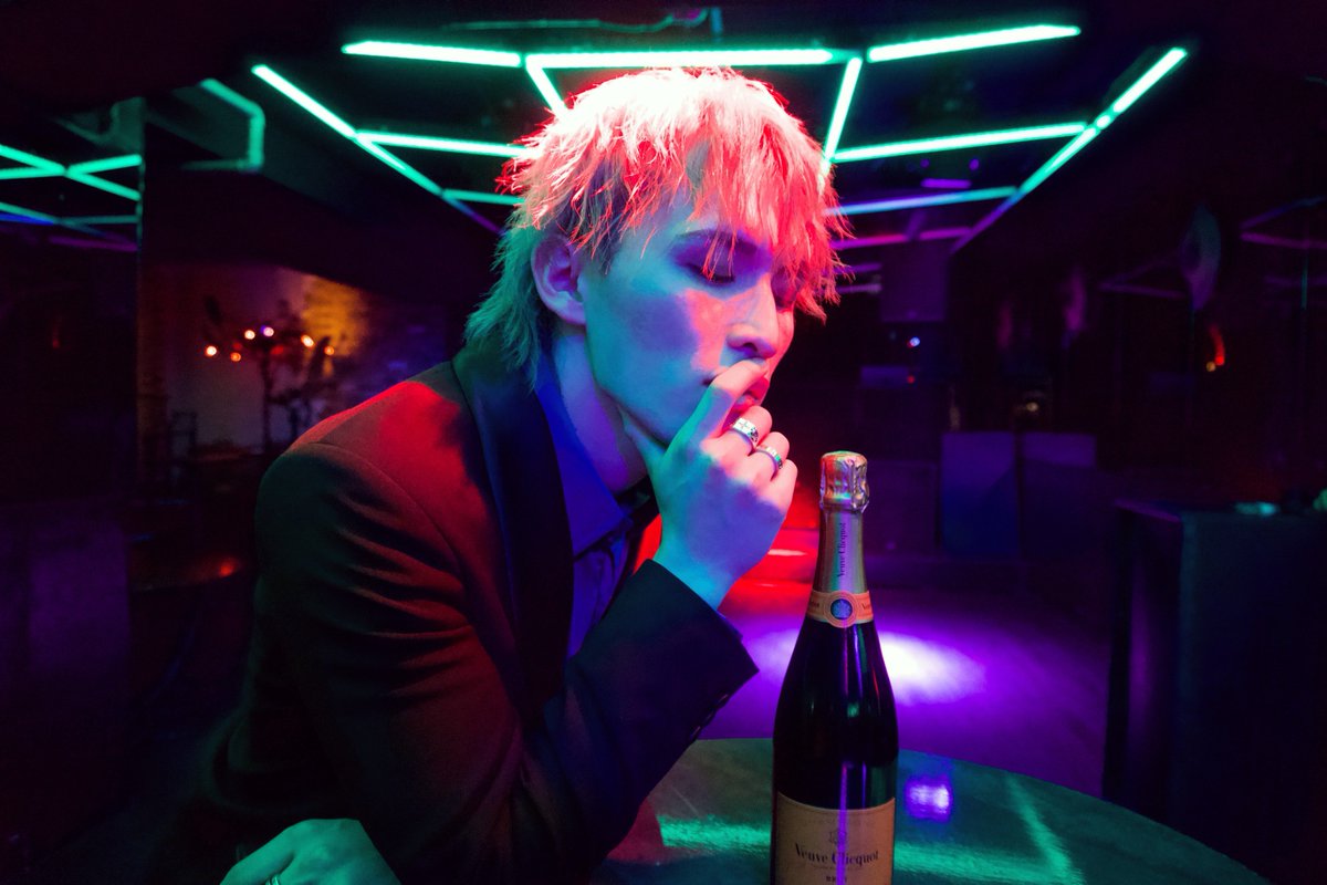 leoga_hades's tweet photo. リリース2周年!!
2nd Single『Friday Midnight Magic』🪄
🎖️iTunes ランキング 2位獲得
Streaming & Download
https://t.co/eM6LdVqyiK
Music Video
https://t.co/aCJ00RFo7k
#FridayMidnightMagic #Leoga
#オリジナル曲 #シンガーソングライター
#newmusic #singersongwriter https://t.co/2Lcw4njHti