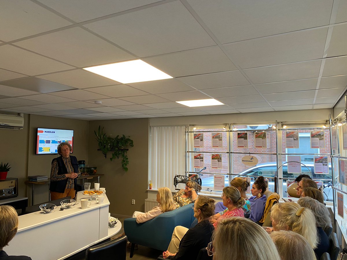 ZwanyVanBrussel's tweet photo. Leuke en gezellige avond op ons kantoor gehad. Ik mocht ondernemende vrouwen van @FemVeen vertellen over #makelen en #taxeren. En natuurlijk napraten met een hapje en drankje! https://t.co/e4JKuaZt9g