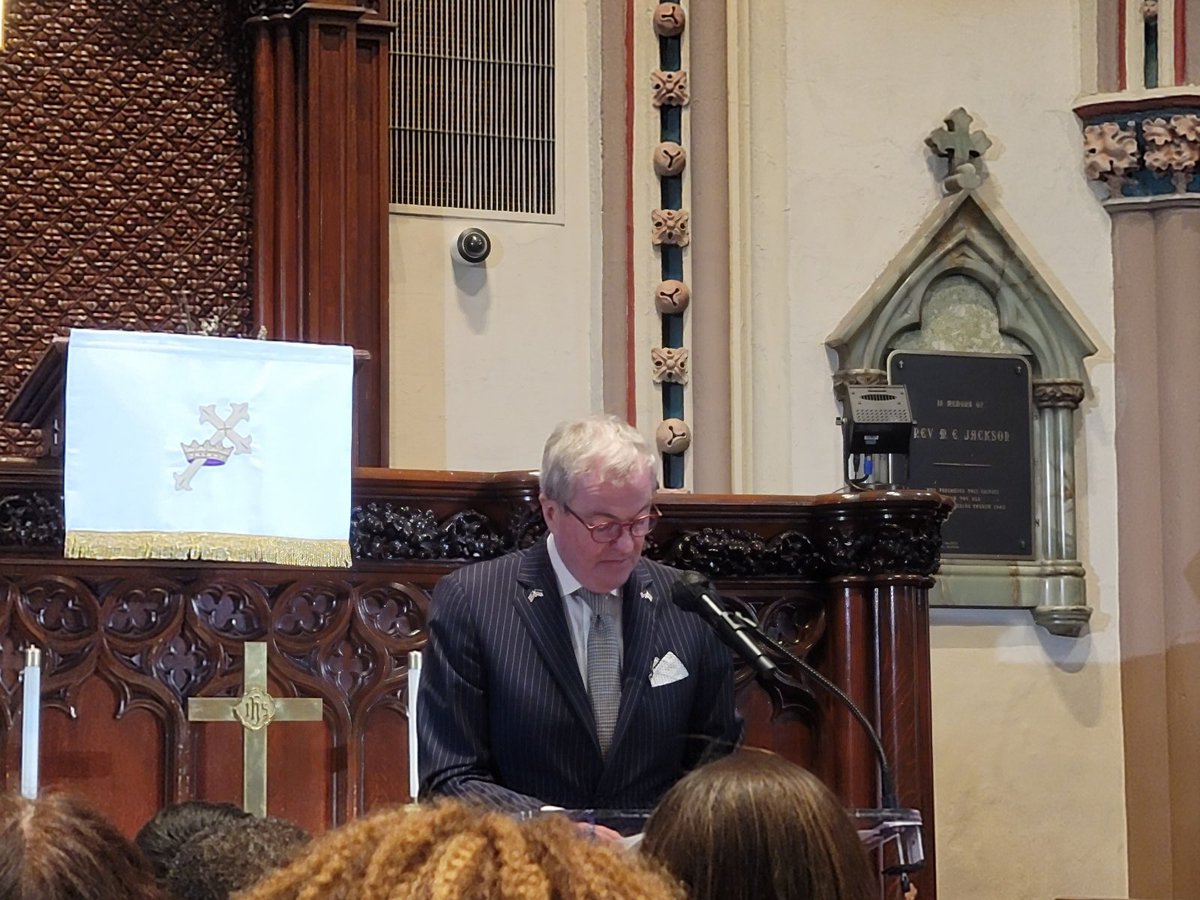 2ndlooknj's tweet photo. A truly landmark moment, as @GovMurphy signed an executive order establishing a clemency board to expedite pardons and commutations for those who need it most. This initiative urgently requires the additional passage of legislation to include senior citizens, but what a moment! https://t.co/Hd2fG8S4PM