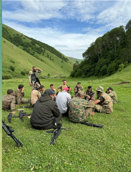 erm_c22225's tweet photo. Ermənistanın "Voma" terrorçu qrupu dəstələri Ermənistanın müxtəlif ərazilərində treynerlər, təlimlər keçirirlər. @azpresident @1VicePresident @HikmetHajiyev ermənilərin çirkin xislətləri davam edir. @shamskrmva @ayyiiquee  @qemlo_777 @Kleopatratul @aitacvaa @fistigezmesi https://t.co/nzxFdt1tUD