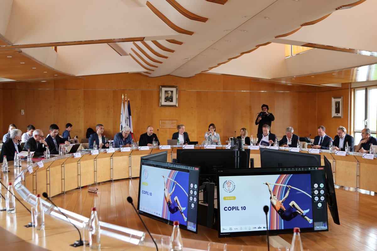 [#Paris2024]
Le #CNOSF et sa Secrétaire générale <a href="/AGuyart/">Astrid Guyart</a> ont accueilli cet après-midi les parties prenantes du dispositif "Gagner en France" pour le dernier COPIL avant les Jeux Olympiques et Paralympiques de Paris 2024.