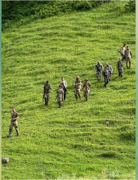 erm_c22225's tweet photo. Ermənistanın "Voma" terrorçu qrupu dəstələri Ermənistanın müxtəlif ərazilərində treynerlər, təlimlər keçirirlər. @azpresident @1VicePresident @HikmetHajiyev ermənilərin çirkin xislətləri davam edir. @shamskrmva @ayyiiquee  @qemlo_777 @Kleopatratul @aitacvaa @fistigezmesi https://t.co/nzxFdt1tUD