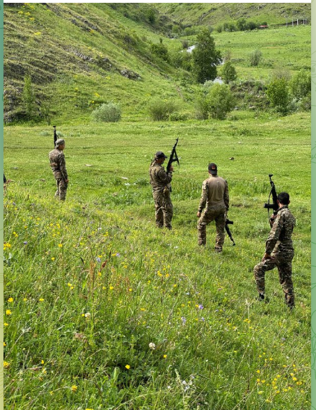 erm_c22225's tweet photo. Ermənistanın "Voma" terrorçu qrupu dəstələri Ermənistanın müxtəlif ərazilərində treynerlər, təlimlər keçirirlər. @azpresident @1VicePresident @HikmetHajiyev ermənilərin çirkin xislətləri davam edir. @shamskrmva @ayyiiquee  @qemlo_777 @Kleopatratul @aitacvaa @fistigezmesi https://t.co/nzxFdt1tUD