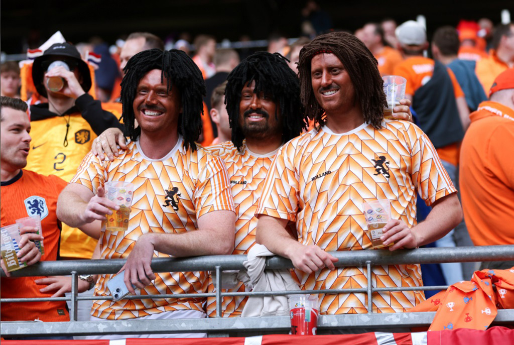 🇳🇱オランダ代表ファンの“黒塗り”は人種差別かリスペクトか 「実の