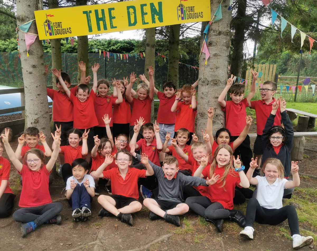 What an amazing day we have had at Dalkeith Country Park, team building, lots of fresh air and exercise! Those smiles say it all! #TogetherweSOAR #P3stars ❤️💛