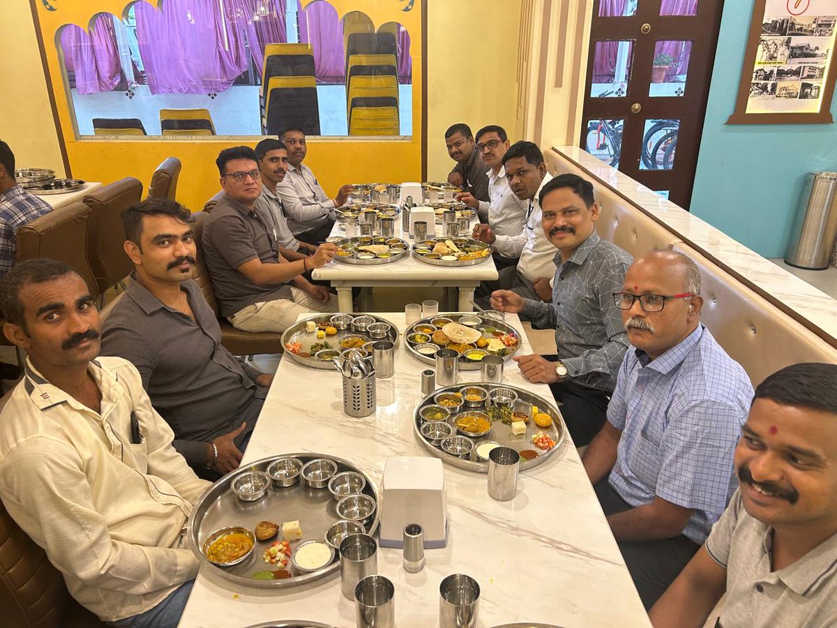 AISSMS_CHMCT's tweet photo. Moments of camaraderie and connection during a special bonding session over lunch with the non-teaching staff of AISSMS before the start of the new semester.
#AISSMS #CHMCT #HOTELMANAGEMENT #PUNE https://t.co/qUD0wEo30e