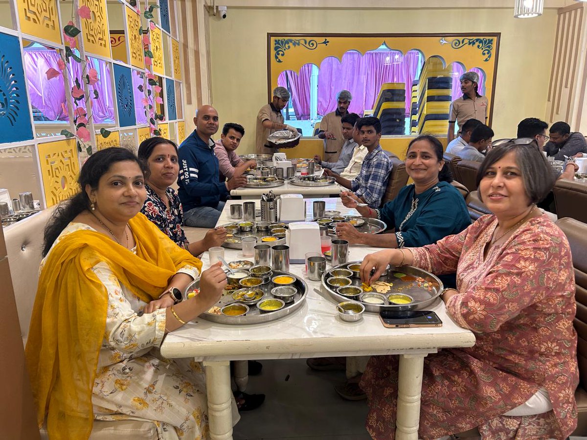 AISSMS_CHMCT's tweet photo. Moments of camaraderie and connection during a special bonding session over lunch with the non-teaching staff of AISSMS before the start of the new semester.
#AISSMS #CHMCT #HOTELMANAGEMENT #PUNE https://t.co/qUD0wEo30e