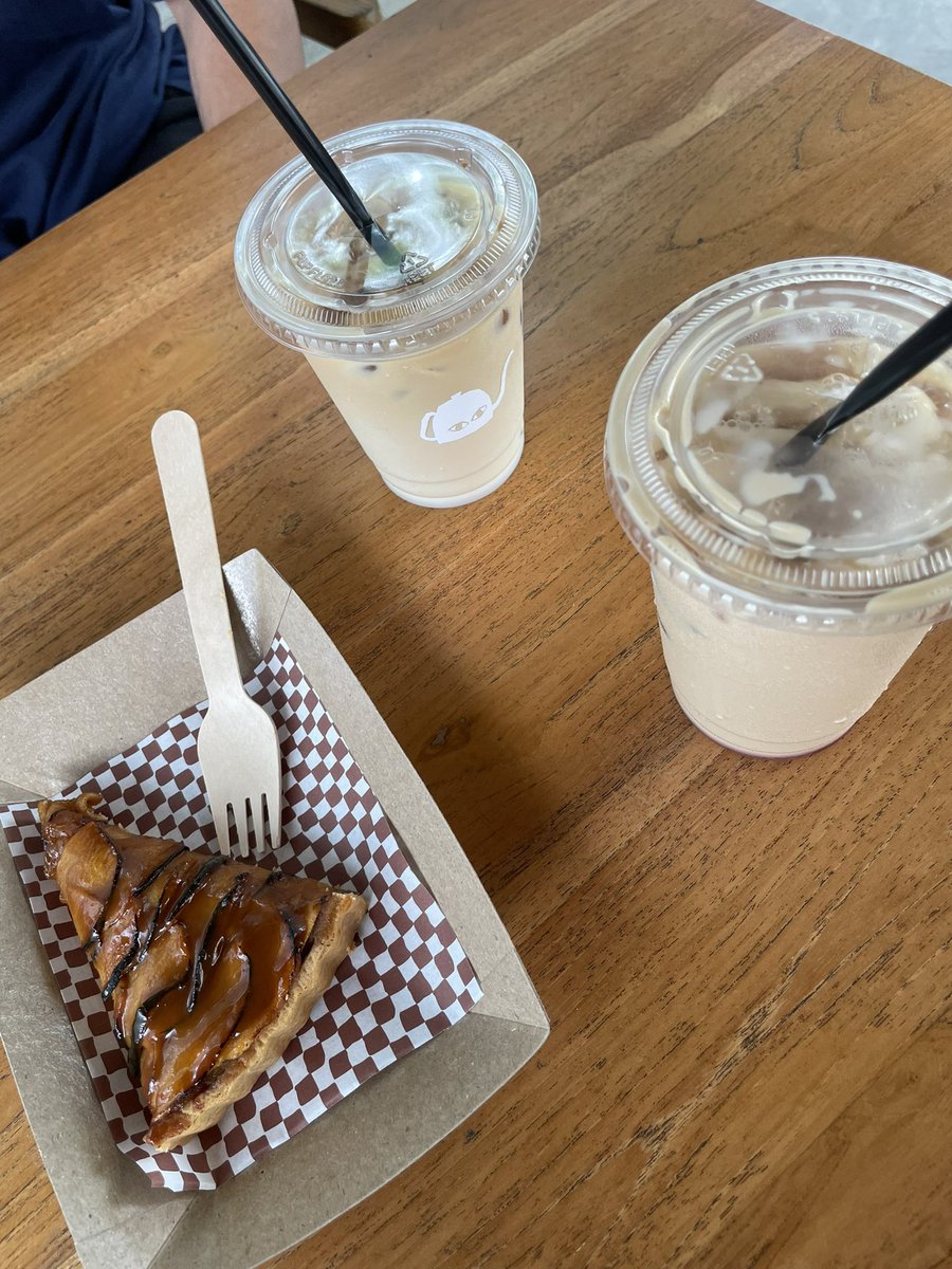 Mau cerita pengalaman first Bumble date gw tadi siang, setelah balik ke dating apps🗿

Agak aneh rasanya kayak gini lagi setelah sekian lamanya, jd grogi dikit ada🗿 untung gw match sama cowo kopi yg super seru &amp; pengertian🥹 soalnya tadi dia sempet gw tinggalin 1/2 jam gara2-