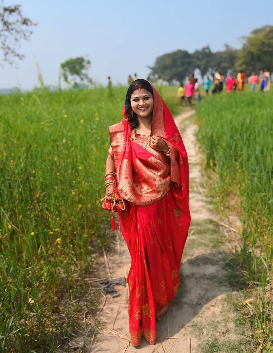 सुकून तो अपने गांव में ही है।
लोकगायिका पूनम मिश्रा
 💗 💕 💓 💖