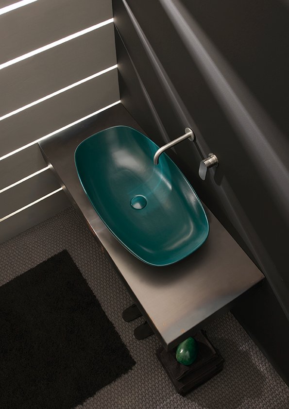 FlaminiaDesign's tweet image. L'eleganza è una questione di spessori nei lavabi da appoggio NudaSlim. 
---
Elegance is a question of thickness in NudaSlim countertop washbasins. 
Discover the collection👉urly.it/3apnq

#CeramicaFlaminia #bathroomdesign #washbasindesign #interiordesign #ceramicdesign