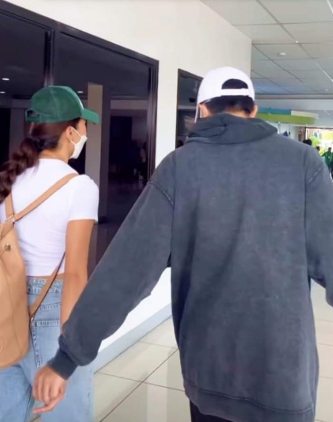 May magnet ata kamay ni Pau at Kimmy. HAHAHAHA
Cute!

KIMPAU ROCKS SURIGAO

#KimPauAtArawNgSurigaodelSur
#KimPau #KimChiu #PauloAvelino